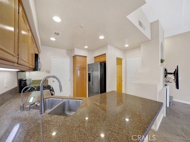 Detail Gallery Image 12 of 27 For 2347 Sunningdale Dr, Tustin,  CA 92782 - 2 Beds | 2/1 Baths