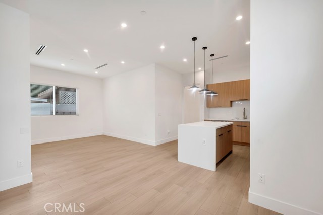 Detail Gallery Image 9 of 22 For 16514 San Fernando Mission Blvd, Granada Hills,  CA 91344 - 3 Beds | 2/1 Baths