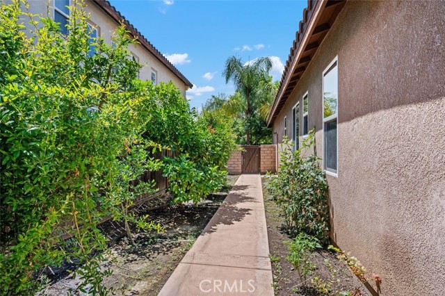 35051 Via Santa Catalina, Winchester CA: https://media.crmls.org/medias/59c72e7e-bb4f-4519-a0c8-6d4d980d473c.jpg