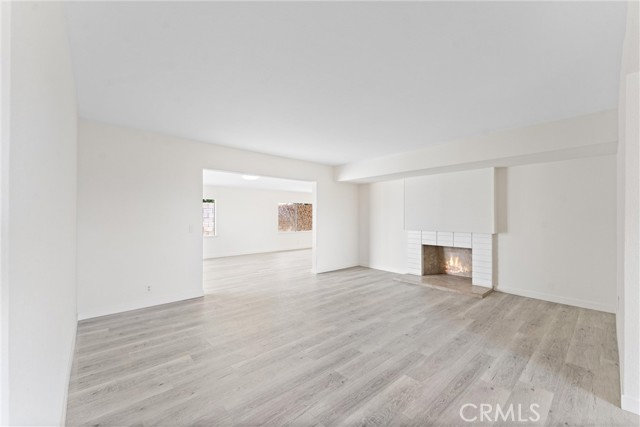 Image 10 of 39 For 558 Philadelphia Street