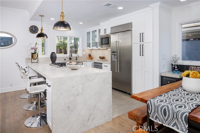 Detail Gallery Image 5 of 37 For 111 via Undine, Newport Beach,  CA 92663 - 5 Beds | 4 Baths