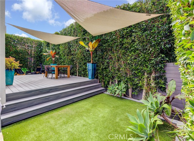 Detail Gallery Image 11 of 42 For 1924 Ruhland Ave #B,  Redondo Beach,  CA 90278 - 3 Beds | 2/1 Baths