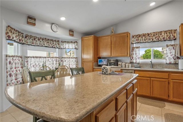 7483 Catalpa Avenue, Highland CA: https://media.crmls.org/medias/59c9b96d-6457-4e7b-95aa-da882e53e26a.jpg