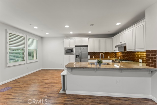 76 City Stroll, Irvine CA: https://media.crmls.org/medias/59c9f093-037a-48ff-99b3-f2d503d3a118.jpg