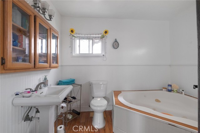 1040 E 67th Street, Long Beach CA: https://media.crmls.org/medias/59ca7585-85ce-44d4-a208-004f05fdb0f0.jpg