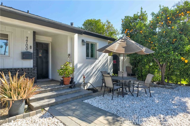 Detail Gallery Image 7 of 61 For 7700 Winnetka, Winnetka,  CA 91306 - 5 Beds | 3 Baths