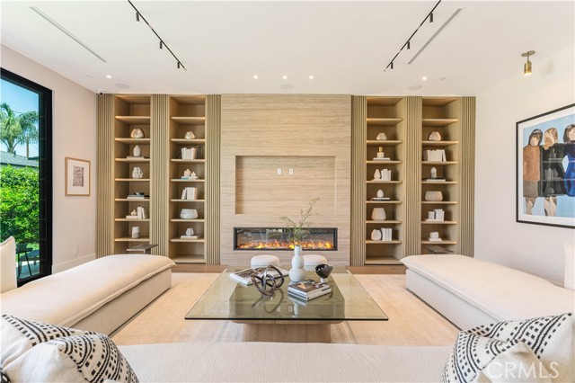 Detail Gallery Image 11 of 37 For 16711 Moorpark St, Encino,  CA 91436 - 6 Beds | 6/1 Baths