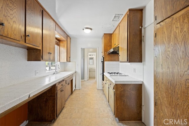 9709 Cabanas Avenue, Tujunga CA: https://media.crmls.org/medias/59cb1876-d5f7-44e0-a414-4a5a4f9c8a0d.jpg
