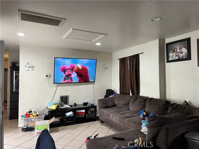 9820 Virginia Avenue, South Gate, CA, 90280 9820 Virginia Avenue, South Gate, CA, 90280