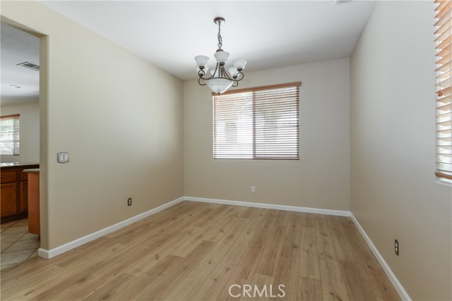 Detail Gallery Image 7 of 36 For 4631 W Avenue J4, Lancaster,  CA 93536 - 6 Beds | 3 Baths