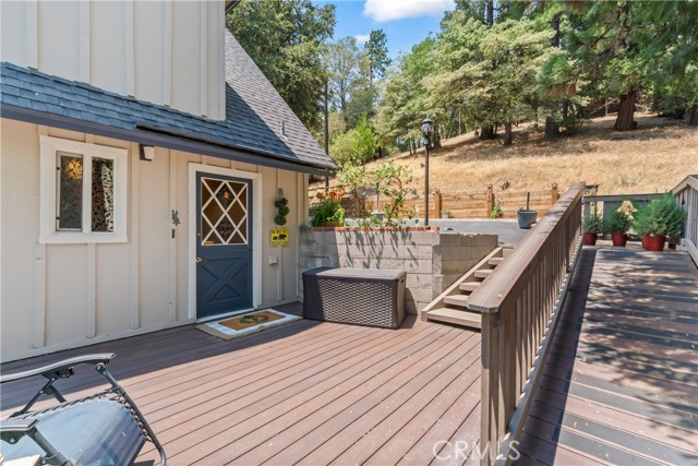 328 Wylerhorn Drive, Crestline CA: https://media.crmls.org/medias/59ccf036-dbf2-4506-b18b-03cd9902a3c5.jpg