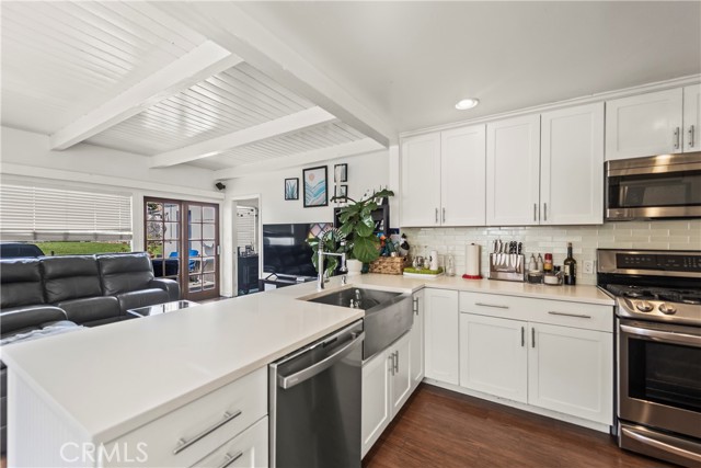 Detail Gallery Image 21 of 46 For 8383 Westlawn Ave, Los Angeles,  CA 90045 - 4 Beds | 2 Baths