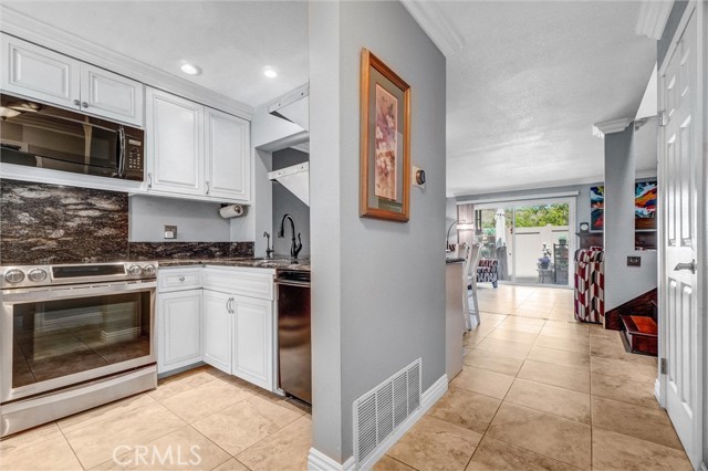 5927 E Creekside Avenue, Orange CA: https://media.crmls.org/medias/59ce0056-62aa-49b2-8643-3488ec1065d4.jpg