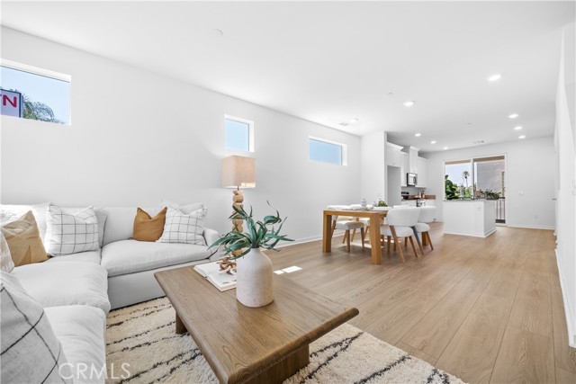 Detail Gallery Image 9 of 28 For 9423 N Sepulveda Blvd #1,  North Hills,  CA 91343 - 3 Beds | 3/1 Baths