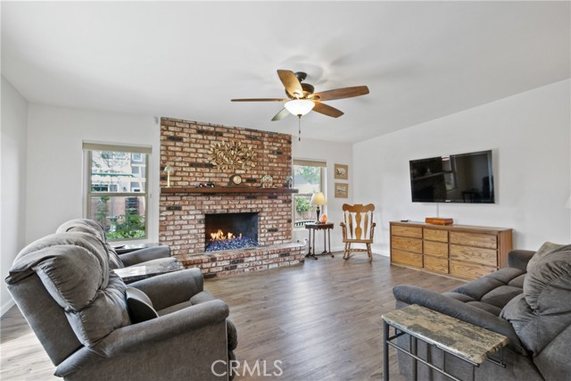 11051 Tarawa Drive, Los Alamitos CA: https://media.crmls.org/medias/59ce6774-65b0-49f6-9281-d504df80bc85.jpg