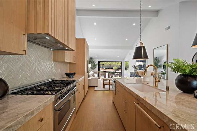 Detail Gallery Image 7 of 40 For 37 Beachcomber, Corona Del Mar,  CA 92625 - 3 Beds | 3 Baths