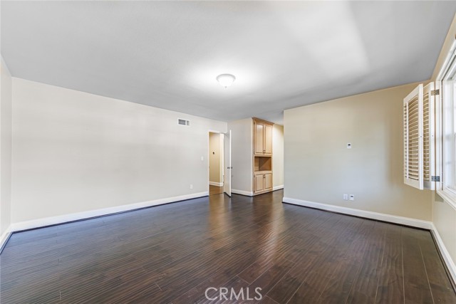 9549 Forbes Ave, Northridge CA: https://media.crmls.org/medias/59cf9bbe-7aba-4ab3-b041-f5135b9ed7e2.jpg