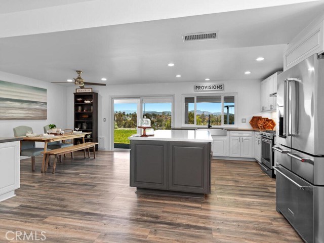 Detail Gallery Image 16 of 62 For 1914 Radford St, Oceanside,  CA 92056 - 4 Beds | 2/1 Baths
