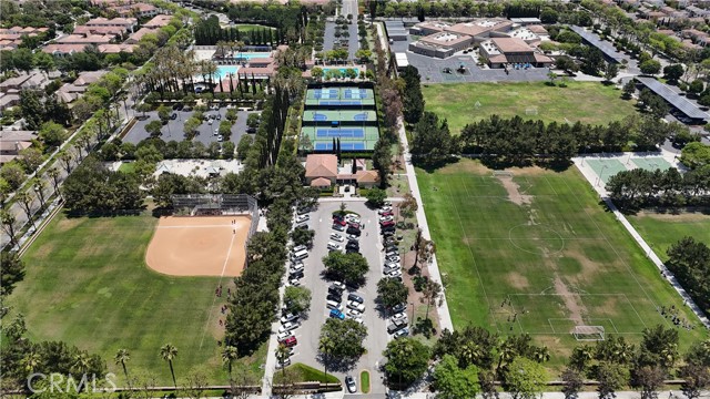 50 Winding Way, Irvine CA: https://media.crmls.org/medias/59cfc79f-495f-4775-99e8-2661f5c5d6cf.jpg