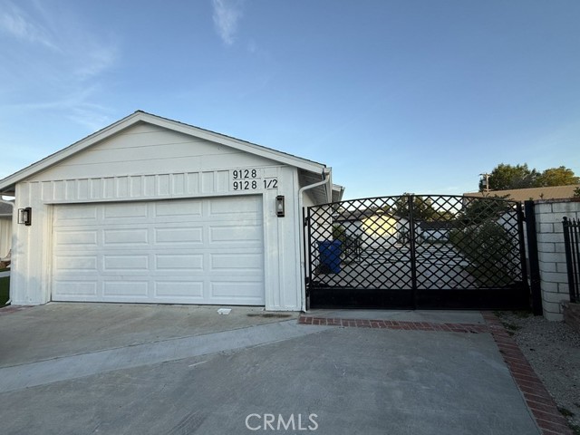 Detail Gallery Image 12 of 20 For 9128 Balcom Ave, Northridge,  CA 91325 - 4 Beds | 3 Baths