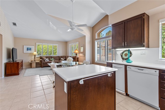 Detail Gallery Image 16 of 32 For 494 Bannister Way #B,  Simi Valley,  CA 93065 - 2 Beds | 2 Baths