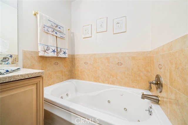 Detail Gallery Image 12 of 22 For 3665 E 1st #202,  Long Beach,  CA 90803 - 2 Beds | 2 Baths