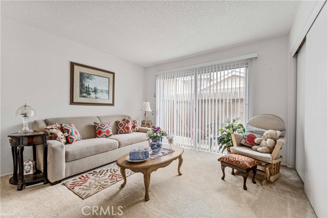 7340 Corsican Drive, Huntington Beach CA: https://media.crmls.org/medias/59d10e66-e66e-44bb-94bb-6f1b658bac82.jpg