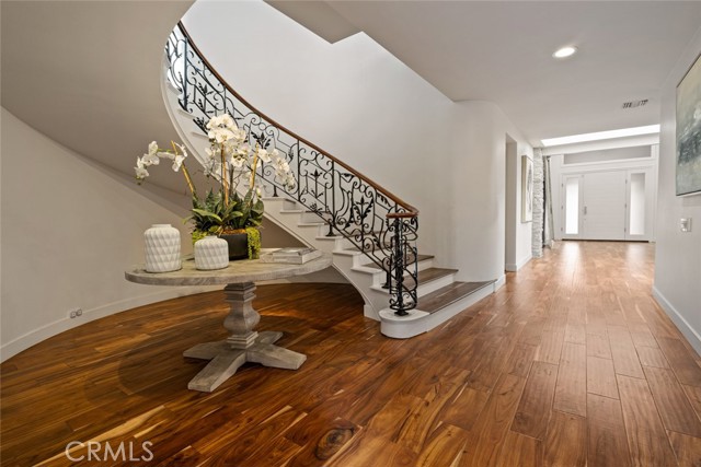 Detail Gallery Image 14 of 68 For 218 Evening Star Ln, Newport Beach,  CA 92660 - 5 Beds | 3/1 Baths