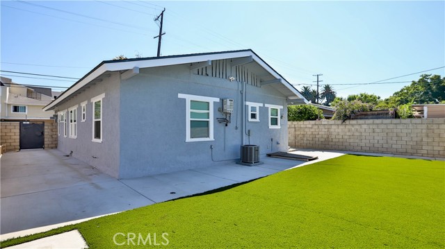 408 S Flower Street, Santa Ana CA: https://media.crmls.org/medias/59d139ac-93f4-46c6-b8d4-a2222009eb09.jpg