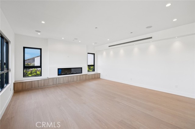 Detail Gallery Image 5 of 57 For 5280 Sanchez, Los Angeles,  CA 90008 - 4 Beds | 4 Baths