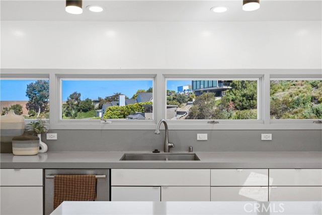 Detail Gallery Image 12 of 40 For 901 Summit Dr, Laguna Beach,  CA 92651 - 4 Beds | 3 Baths