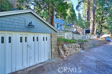 27048 State Highway 189, Blue Jay CA: https://media.crmls.org/medias/59d1da31-6ea2-4b0f-8ae5-436c52c00599.jpg