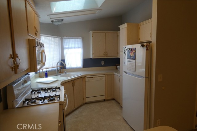 Detail Gallery Image 7 of 36 For 1701 S Thornburg St #108,  Santa Maria,  CA 93458 - 3 Beds | 2 Baths