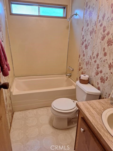 Detail Gallery Image 5 of 21 For 5585 Huron Ave, Clearlake,  CA 95422 - 2 Beds | 2 Baths