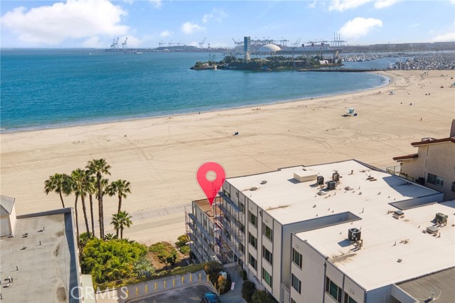 21 7th Place, Long Beach CA: https://media.crmls.org/medias/59d31ae3-79fe-470e-a254-9e5f1b98994f.jpg