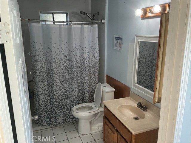 Detail Gallery Image 10 of 17 For 17740 Baltar St, Reseda,  CA 91335 - 7 Beds | 3 Baths