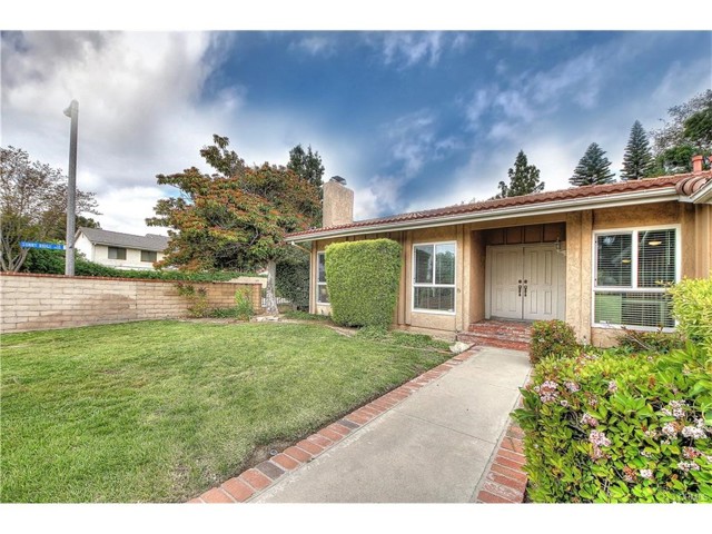 Detail Gallery Image 2 of 16 For 2543 Farview Rd, Fullerton,  CA 92833 - 3 Beds | 2 Baths