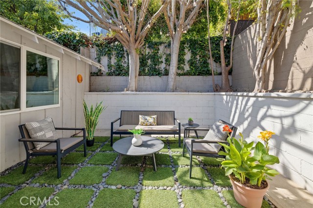 Image 30 of 37 For 525 Manhattan Beach Blvd