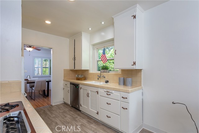620 S Bel Aire Drive, Burbank CA: https://media.crmls.org/medias/59d55118-9056-4d5e-8ea8-ed3e3ece8700.jpg