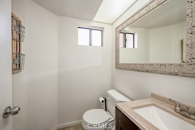 Detail Gallery Image 20 of 37 For 29322 Gary Dr, Canyon Country,  CA 91387 - 4 Beds | 2/1 Baths