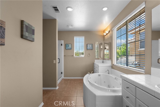 29266 Mission Trail Lane, Valencia CA: https://media.crmls.org/medias/59d711fb-74a6-4f9f-ae19-231bdff59e31.jpg