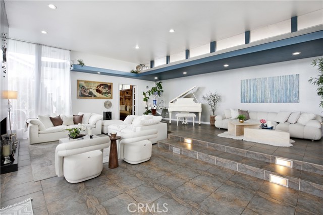 Detail Gallery Image 4 of 49 For 8434 Quinn St, Downey,  CA 90241 - 5 Beds | 4 Baths