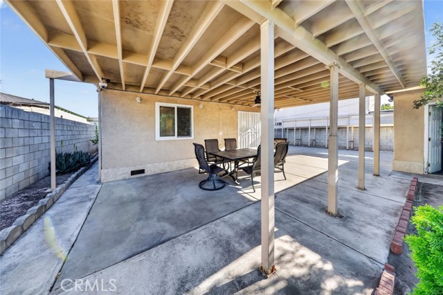 11407 Delano photo 43