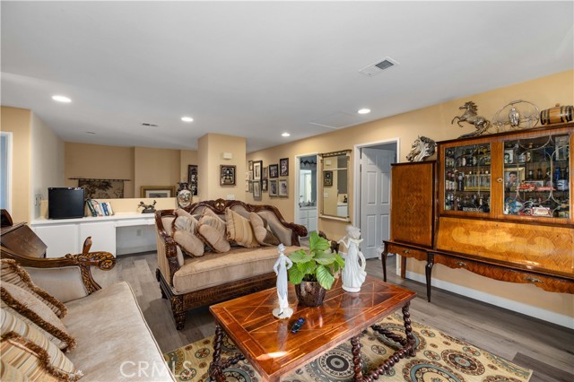 Detail Gallery Image 6 of 29 For 3734 Las Palmas, Palmdale,  CA 93550 - 5 Beds | 3 Baths