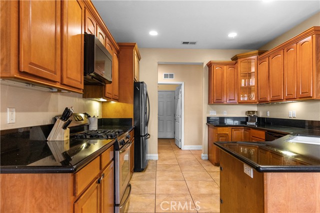 Detail Gallery Image 15 of 47 For 26820 Stirrup, Tehachapi,  CA 93561 - 3 Beds | 2 Baths