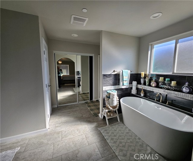 18010 Seaforth Street, Hesperia CA: https://media.crmls.org/medias/59daef15-a30e-48b6-9750-6f92f518193a.jpg
