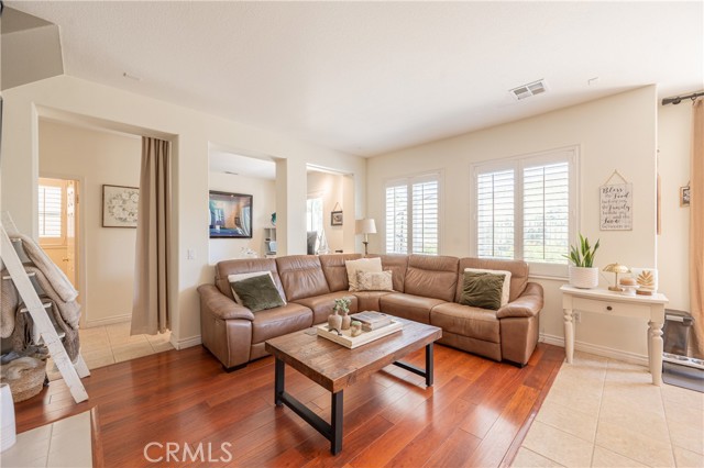 Detail Gallery Image 9 of 43 For 28692 Placerview, Saugus,  CA 91390 - 4 Beds | 3 Baths