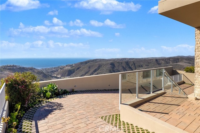 3355 Alta Laguna Boulevard, Laguna Beach CA: https://media.crmls.org/medias/59dd18f7-05f8-4ce8-a59a-6114c17e682f.jpg