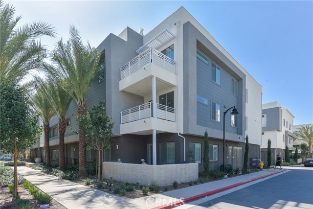 Detail Gallery Image 3 of 38 For 1893 S Union St #120,  Anaheim,  CA 92805 - 3 Beds | 2 Baths