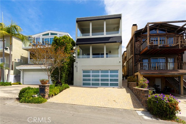 Detail Gallery Image 3 of 29 For 1040 La Mirada St, Laguna Beach,  CA 92651 - 3 Beds | 3 Baths